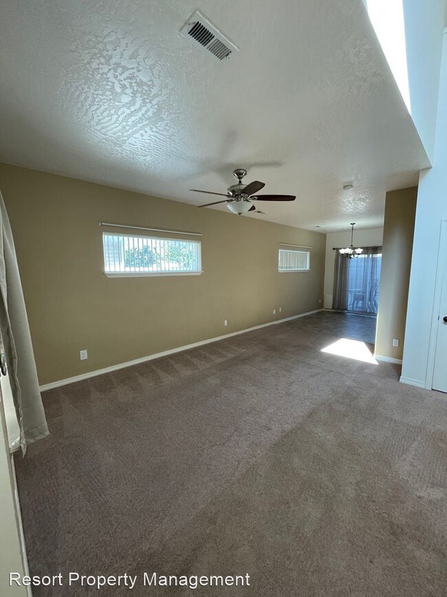 Building Photo - 3 br, 2.5 bath House - 7839 N Mather Court