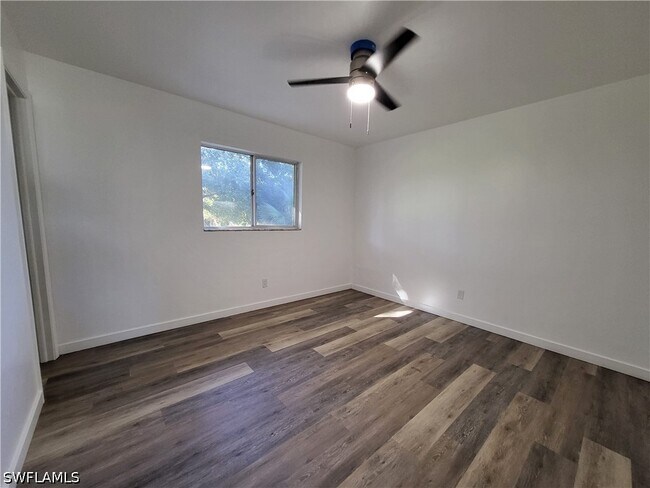 Foto del edificio - 6143 Hester Ave