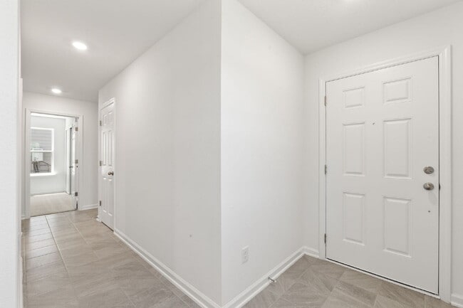 Building Photo - "Charming 4-Bedroom Retreat in Saint Johns...