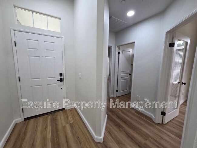 Foto del edificio - 4888 Ellington St