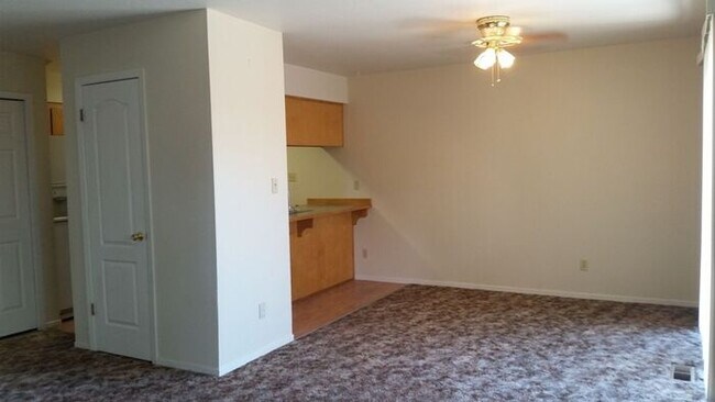 Building Photo - Townhome for rent in Yerington