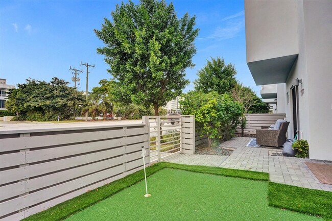 Foto del edificio - 1371 N Ocean Blvd