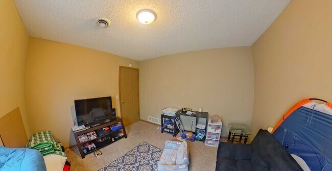 Foto del edificio - 3D Tour Available - 4 Bedroom + Washer & D...