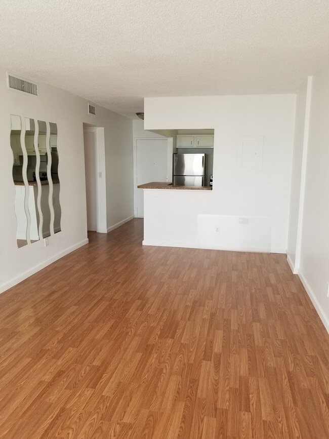 Photo - 1465 NE 123rd St Apartment