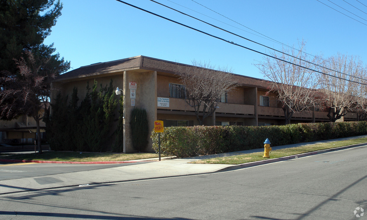 Building Photo - 14299 La Paz Dr