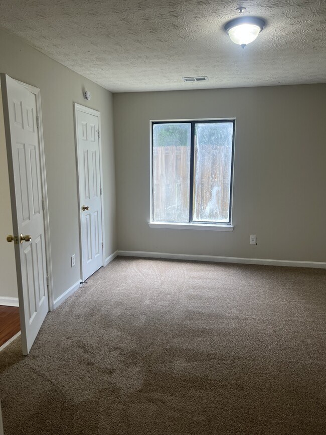 Building Photo - 5792 Trent Walk Dr