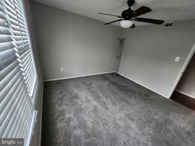 Building Photo - 3501 Wedgewood Ct