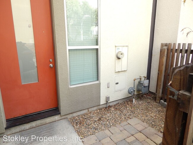Building Photo - 2 br, 1.5 bath House - 8 Covent Ln