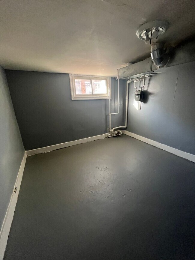 Foto del edificio - Renovated 3BR / 2BA Townhome for Rent – $1,325/month