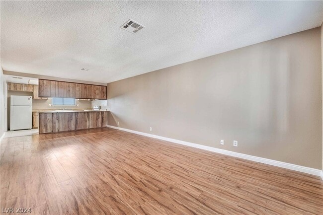 Building Photo - 4717 Elk Springs Ave