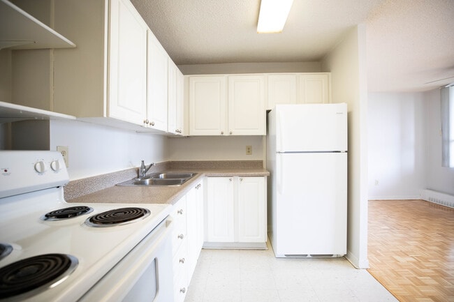 Building Photo - The Maplewoods