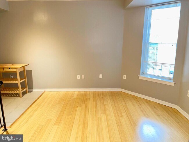 Foto del edificio - 1108 Columbia Rd NW