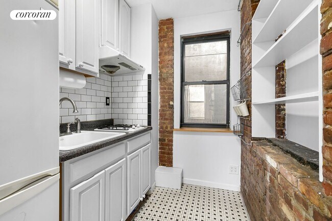 Building Photo - 27 Essex St