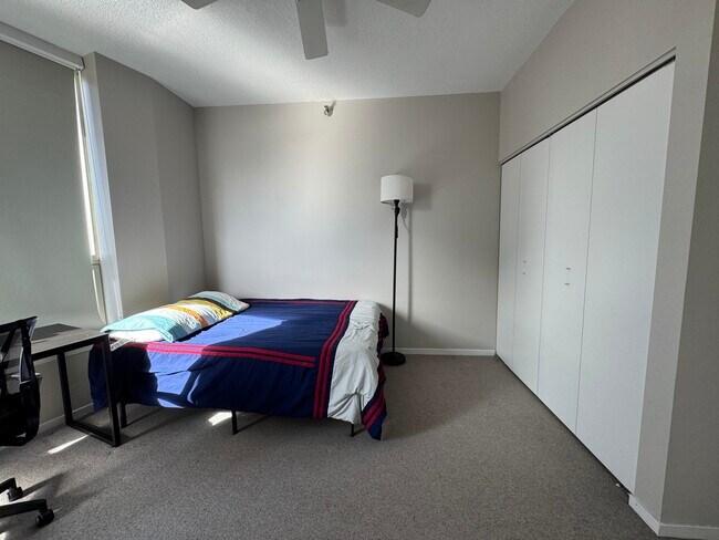 Foto del edificio - 600 N Kingsbury St