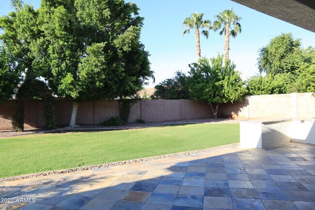 Building Photo - 860 W Macaw Dr
