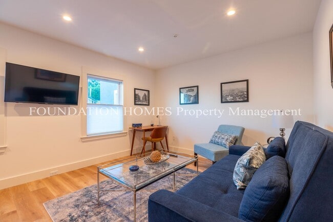 Photo - Newly Remodeled - Luxury Finishes - Downto... Apartment