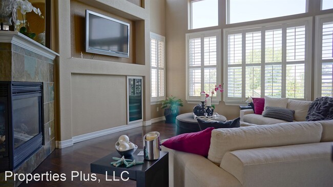 Building Photo - 4 br, 3.5 bath House - 10425 Carriage Club Dr