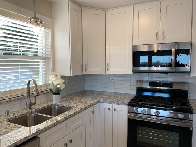 Building Photo - 8729 W 73rd Pl