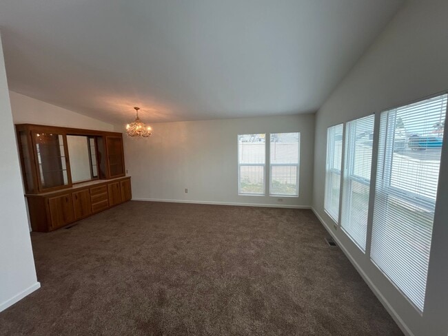 Building Photo - 3221 Turtle Creek Dr