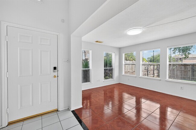 Foto del edificio - 8366 Golf Green Cir