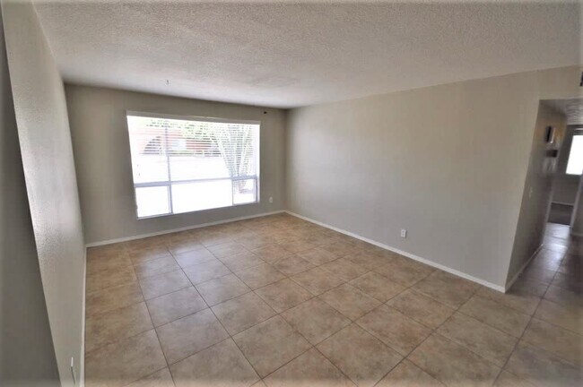 Building Photo - 4619 W Saguaro Dr