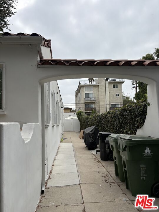 Building Photo - 816 N McCadden Pl