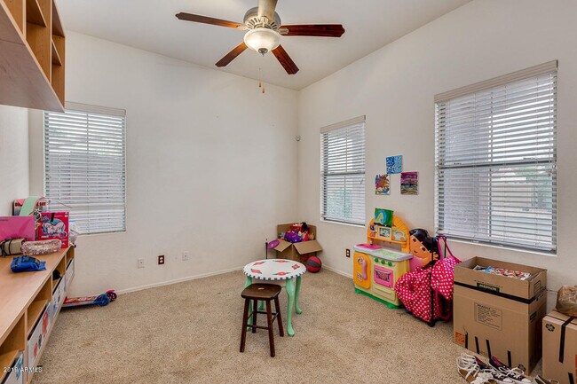Building Photo - Charming 5 Bed 3 Bath Tolleson Home with S...