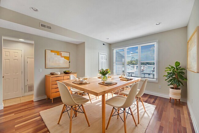 Foto del edificio - 1865 Newton St NW