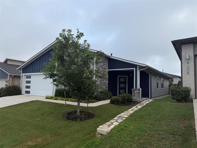 Foto del edificio - 4604 Tully Dr