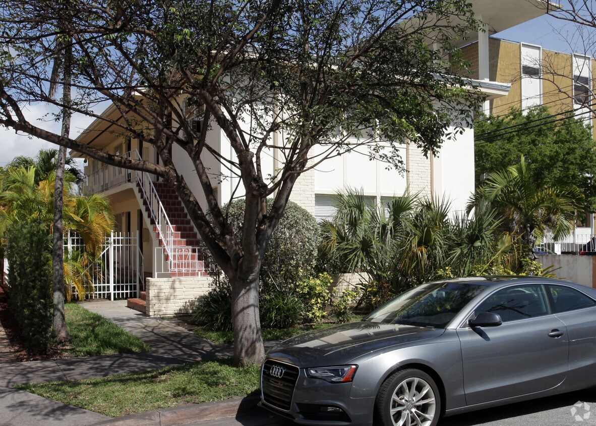 Building Photo - Phoenetia Apartments