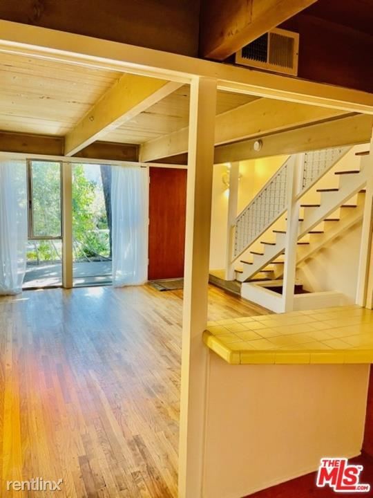 Building Photo - 2 br, 1.5 bath Condo - 3014 Castle St
