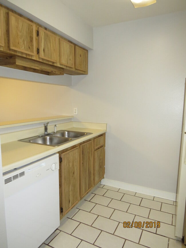 Building Photo - 2 BEDROOM 2 BATHROOM CODOMINIUM IN NORTH O...