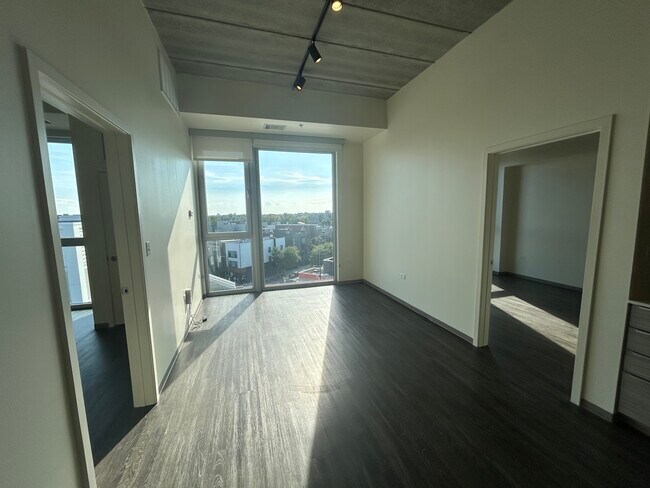 Foto del edificio - 1877 N Milwaukee Ave