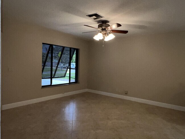 Building Photo - 2545 Conroy Dr