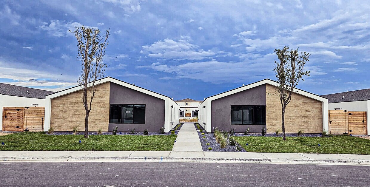 Primary Photo - 1308 E Iris Ave