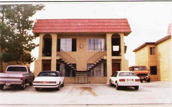 Building Photo - 3615 Thomas Ave