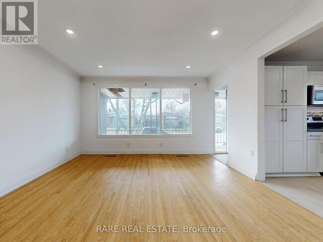 Photo du bâtiment - 359 E 42nd St