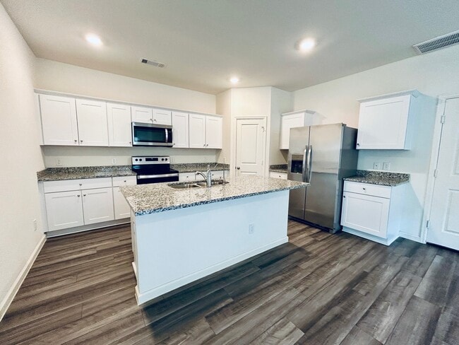 Building Photo - 669 Amesbury Rd