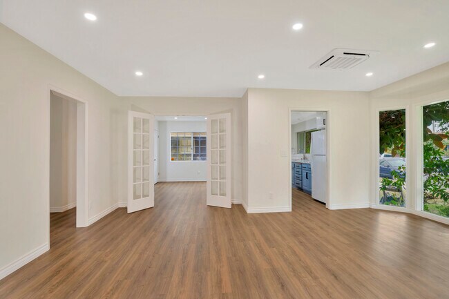 Building Photo - 3852 W 157th St