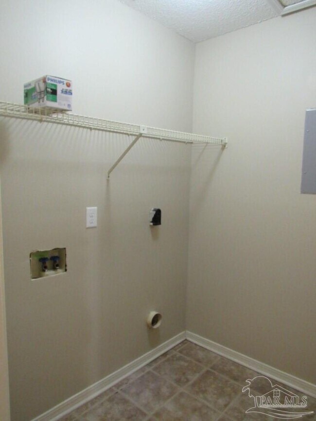 Foto del edificio - 3330 Pine Forest Rd