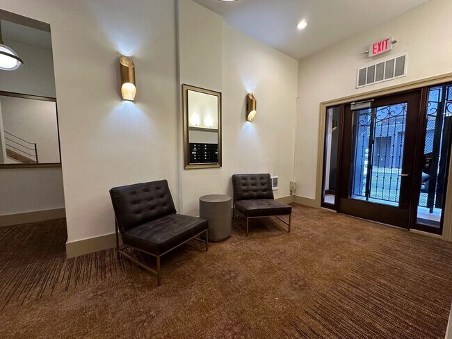 Foto del edificio - Historic Charm and Modern Comfort in Downt...