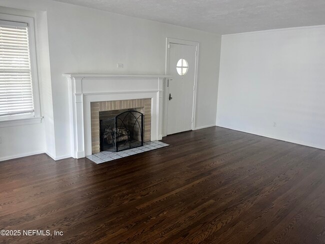 Building Photo - 1802 Kingswood Rd