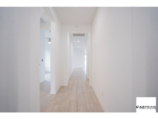 Foto del edificio - Stylish 3/2 Goodyear House!