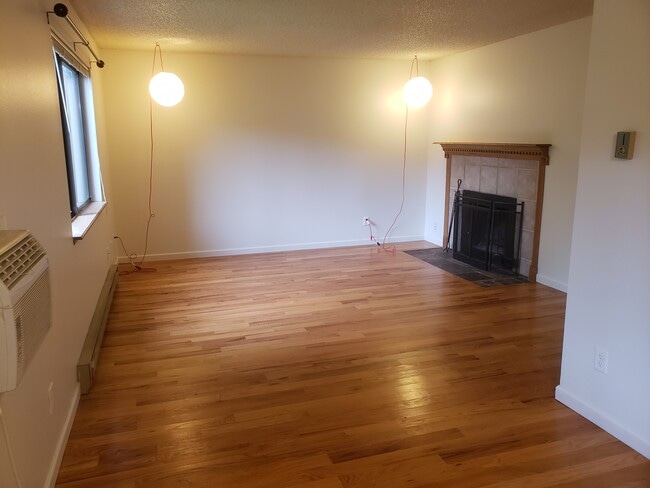 Living room - 925 Columbia Rd