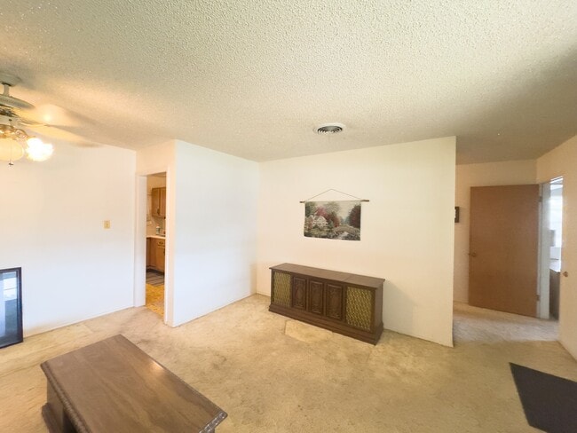 Building Photo - 705 Greenway Dr