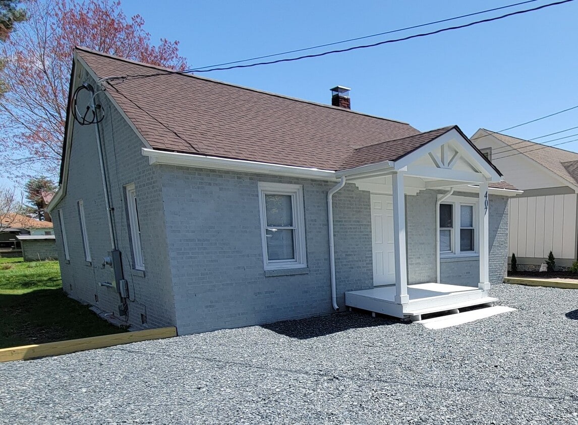 Photo - 407 Meadowview Drive