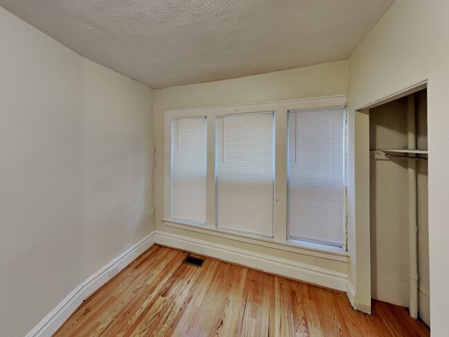 Foto del edificio - 1712 Summit St
