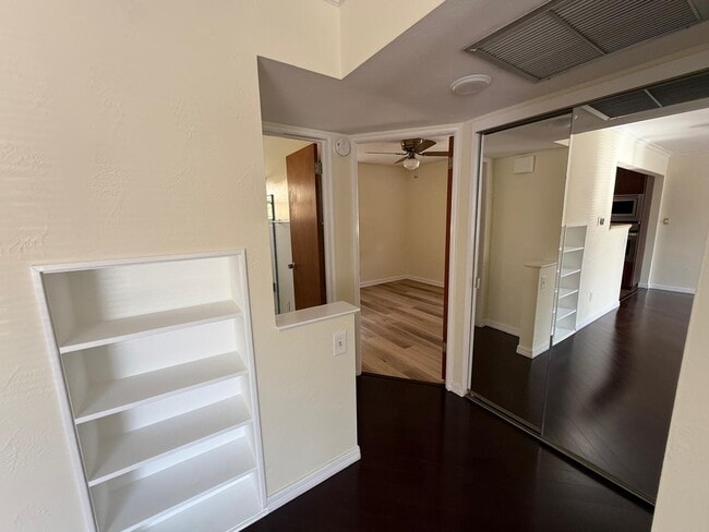 Building Photo - 1002 Jeffords St