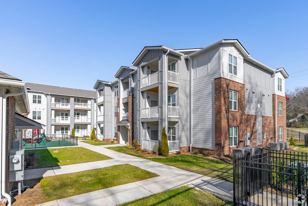 Resident Units - Evoke Living at Morris Field