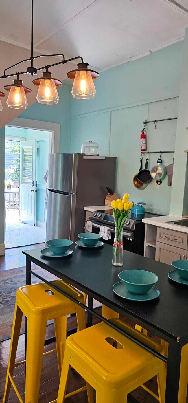 Nice bright and colorful kitchen with windows!! - 607 Gaskill St SE